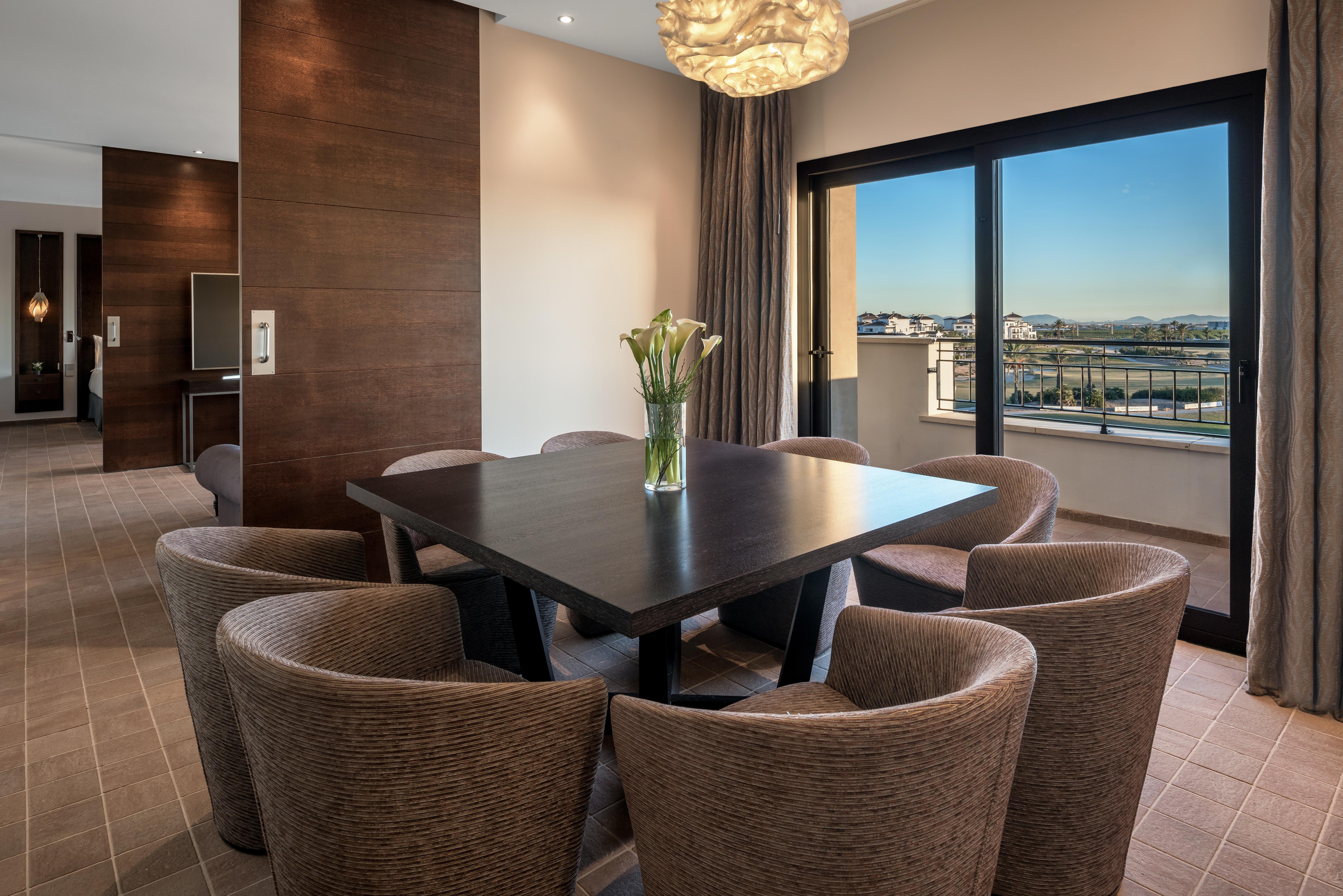 Doubletree By Hilton La Torre Golf Resort Roldán Zewnętrze zdjęcie A suite at the Hilton Athens