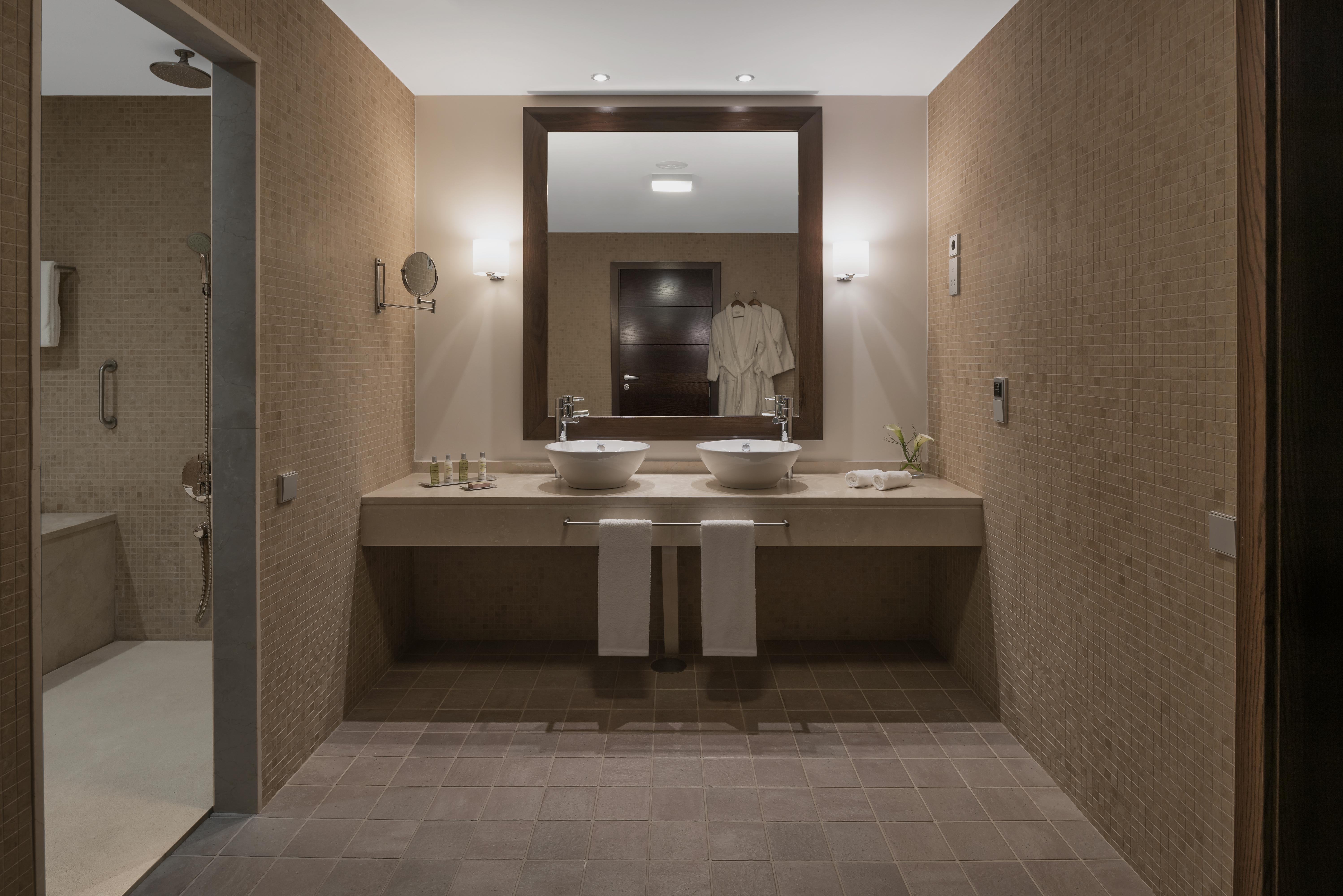 Doubletree By Hilton La Torre Golf Resort Roldán Zewnętrze zdjęcie Bathroom