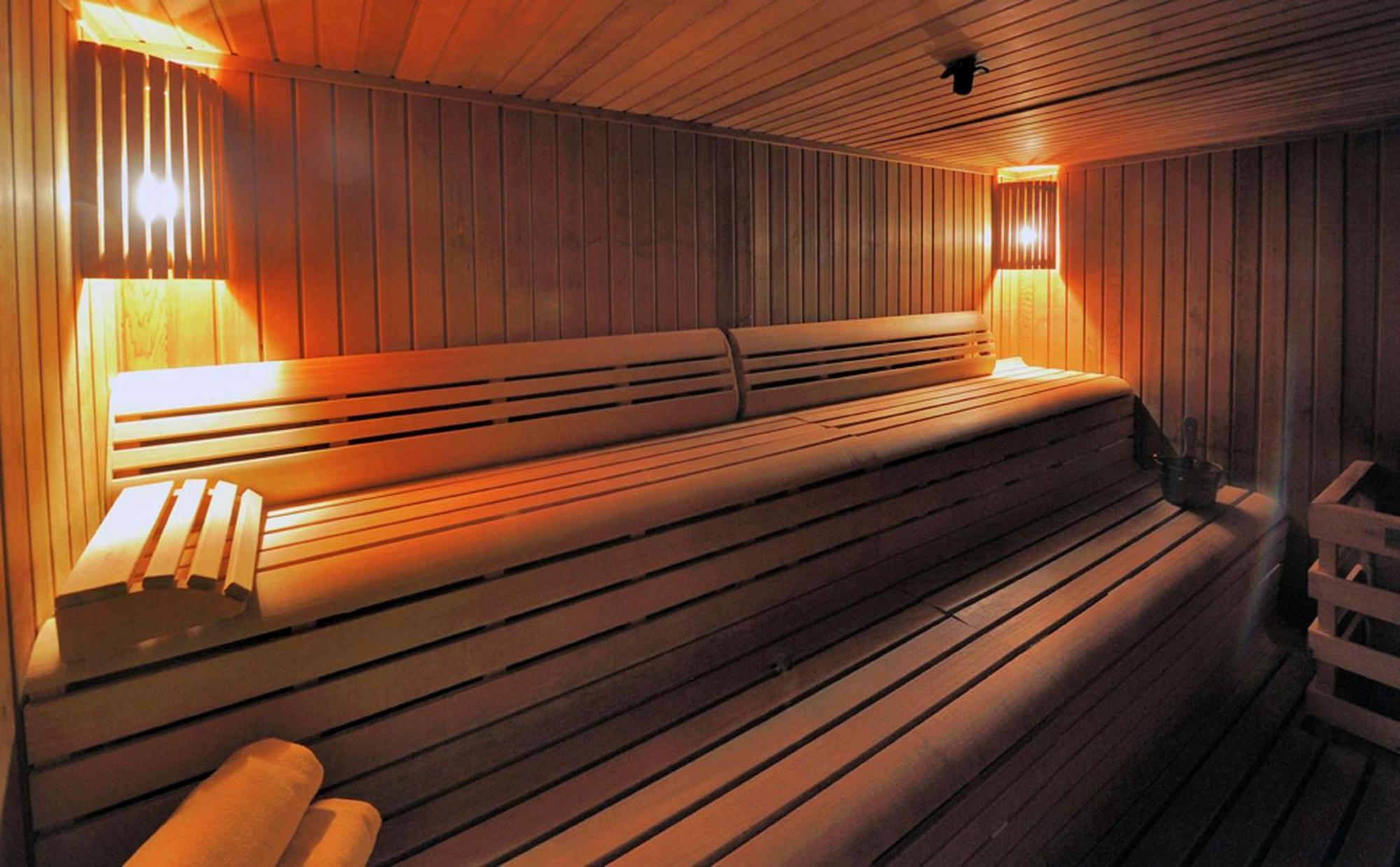 Doubletree By Hilton La Torre Golf Resort Roldán Zewnętrze zdjęcie A modern Finnish sauna