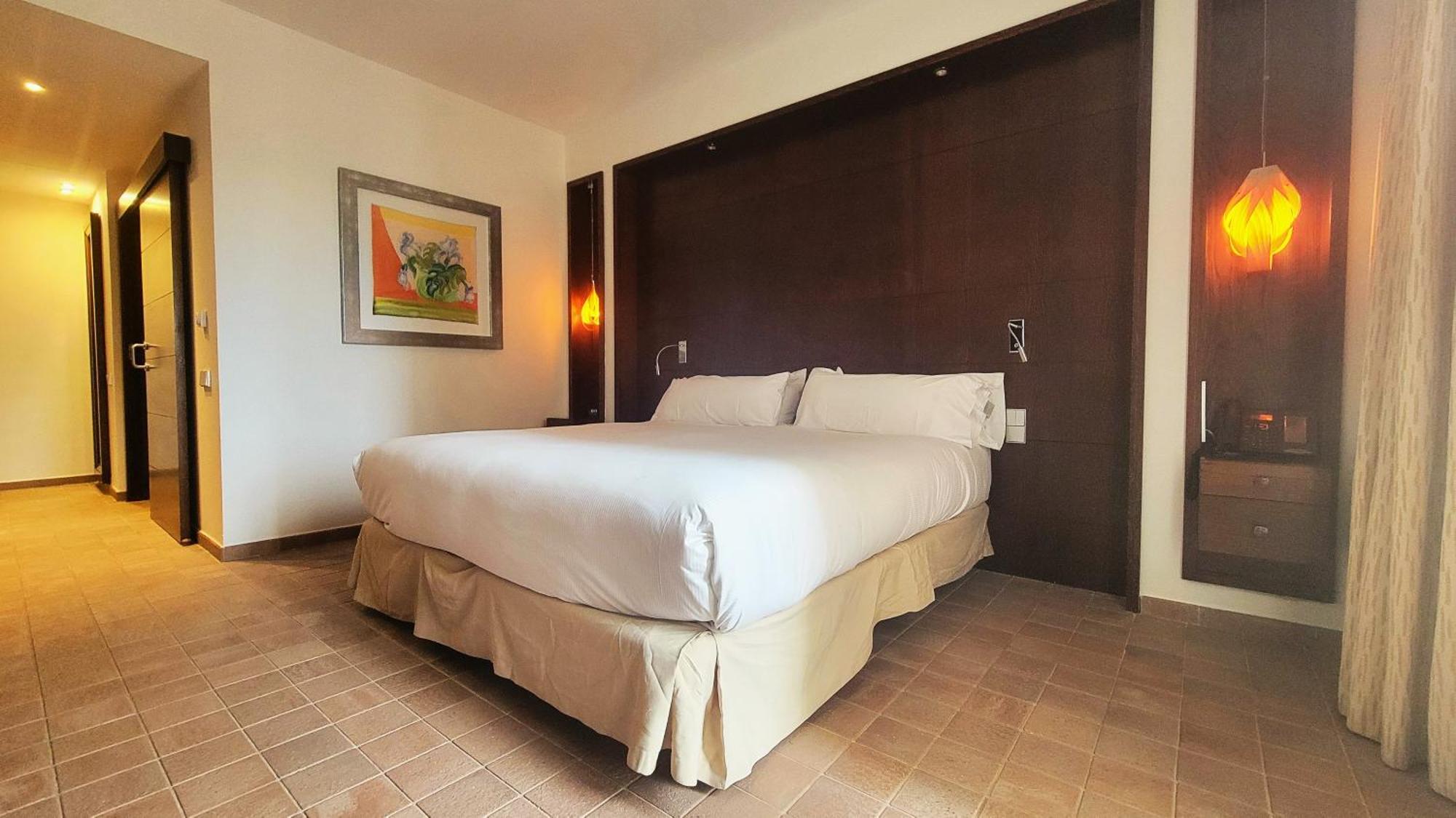 Doubletree By Hilton La Torre Golf Resort Roldán Zewnętrze zdjęcie A bedroom at the hotel