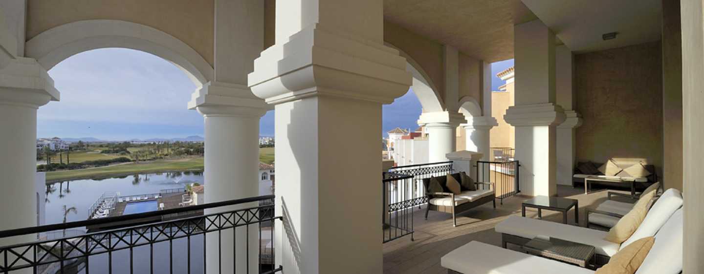 Doubletree By Hilton La Torre Golf Resort Roldán Zewnętrze zdjęcie Balcony of a suite at the Ritz-Carlton, Naples